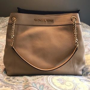 Michael Kors Jet Set chain shoulder tote